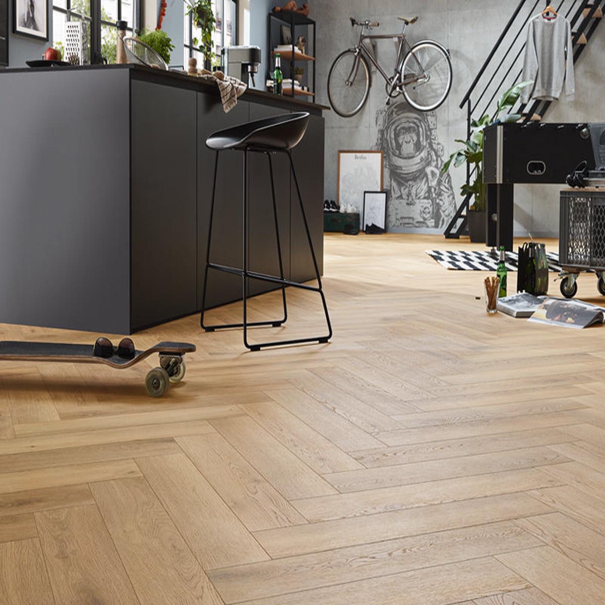 8Mm Herringbone 4V Pisa Oak - 1238M2 Pk - Ac4 - Er Surface Finish - Lefts Rights - 8 X 133 X 665Mm